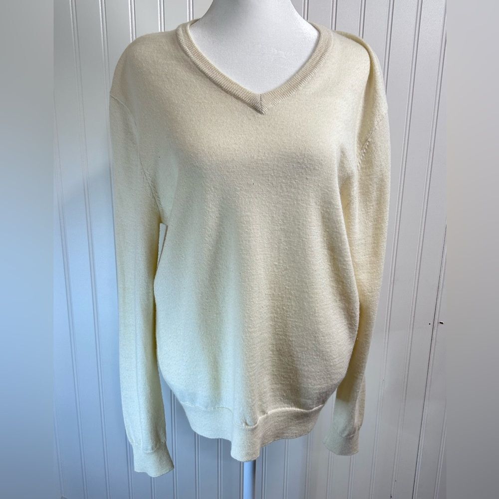 Club Room Cream V-Neck Lightweight Sweater Size M Merino wool